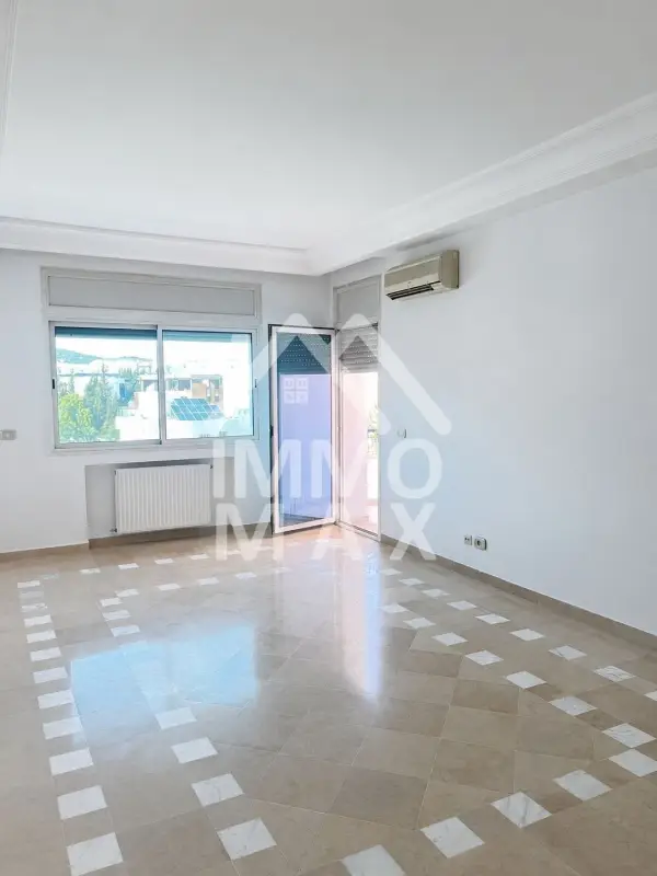A louer un appartement s+2 au 2éme étage avec ascenseur à Cite Ennasr 2